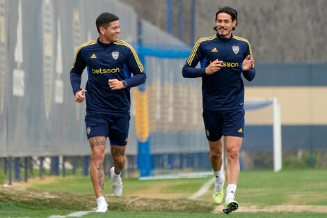 Rojo y Cavani, dos mundialistas xeneizes, excompañeros en Manchester United (Fuente: Foto Prensa Boca)