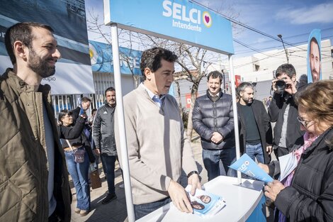 Wado de Pedro junto a Selci en Hurlingham: recorrieron el nuevo hospital de PAMI y el centro comercial de William Morris 