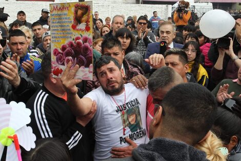 Familiares, amigos y vecinos de Lanús despidieron a Morena en el cementerio municipal.