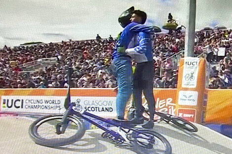 Abrazo entre Maturana y Capello. (Fuente: Captura de pantalla)