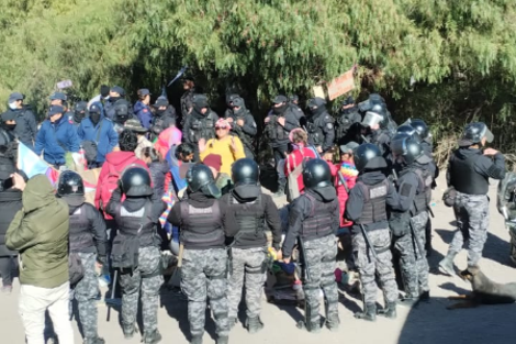 Represión, desalojo y al menos un detenido en el corte de Purmamarca