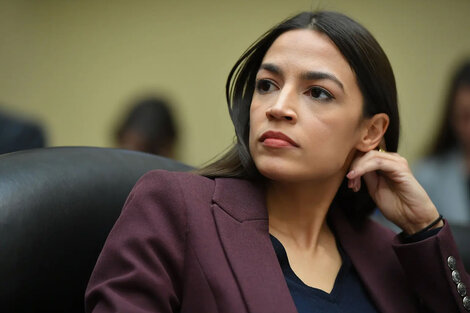 Una comitiva encabezada por Ocasio-Cortez visita Chile en vísperas del 50 aniversario del golpe