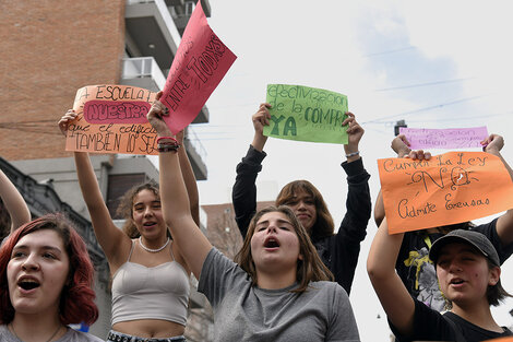 Alumnas durante la manifestación en Córdoba y Callao. (Fuente: Andres Macera)