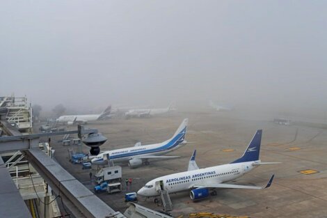 Tormenta eléctrica causa caos en Aeroparque: los vuelos en Ezeiza lentamente se normalizan