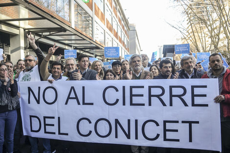 Como en el macrismo, la explanada del Ministerio de Ciencia y Tecnología volvió a ser lugar de protestas. (Fuente: Sandra Cartasso)