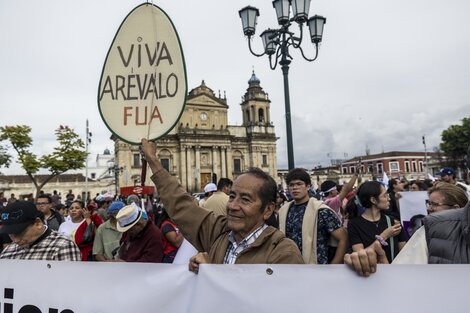 Los partidarios de Bernardo Arévalo en alerta. (Fuente: EFE)