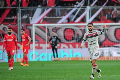 La alegría de Colón, en contraste con la impotencia de Independiente (Fuente: Fotobaires)