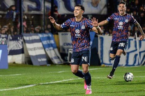 Ramón Sosa fue la figura de Talleres, con dos goles y una asistencia (Fuente: Fotobaires)