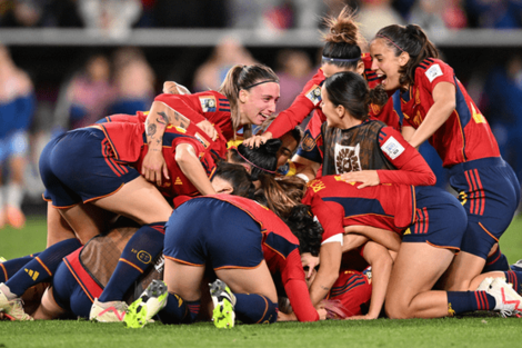 Las españolas festejan la obtención del Mundial 2023. (Fuente: AFP)