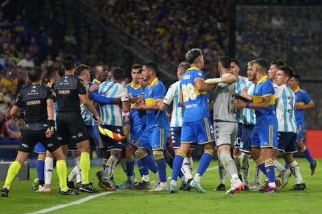 Discusión y empujones en el último Boca-Racing en La Bombonera.