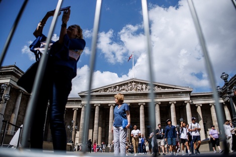 Renunció el director del Museo Británico, tras denuncias por robo y daño de piezas