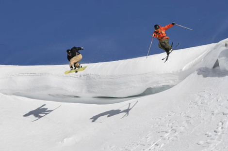 En búsqueda de la nieve: los desafíos del mejor equipo argentino por tres montañas distintas