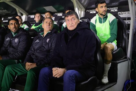 El Emperador, Julio César Falcioni, comanda los destinos de Banfield (Fuente: Fotobaires)