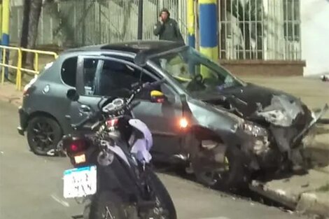 El auto de uno de los corredores que impactó y mató a Mario Esquivel.