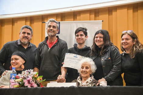 En el auditorio de Sociales estuvieron Estela de Carlotto y la decana Ana Arias, entre muchos otros.