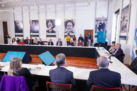 Alberto Fernández recibió a miembros del CES en la Casa Rosada.