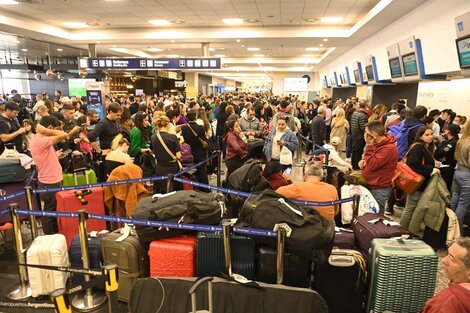 Más de 50 vuelos de Aerolíneas Argentinas afectados por una asamblea de pilotos  