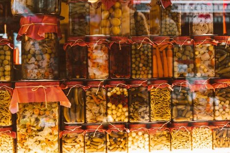 El contagio fue al consumir una conserva casera donde se halló la toxina botulímica. Imagen:Pexels