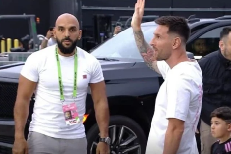 Yassine Cheuko y Matías Zacconi, durante la presentación de Lionel Messi en el Inter Miami