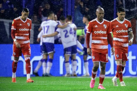 Copa de la Liga: River fue una sombra y sufrió una dolorosa caída ante Vélez