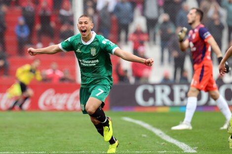 El golazo agónico de Banfield ante Instituto: saque del arquero y apilada del pibe Gerónimo Rivera