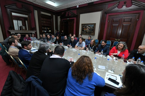 Axel Kicillof se reunió con representantes gremiales para negociar un aumento adicional al pactado originalmente