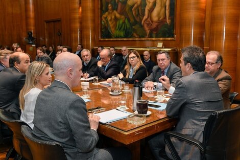 Sergio Massa en una de las últimas reuniones con sus equipos técnicos.