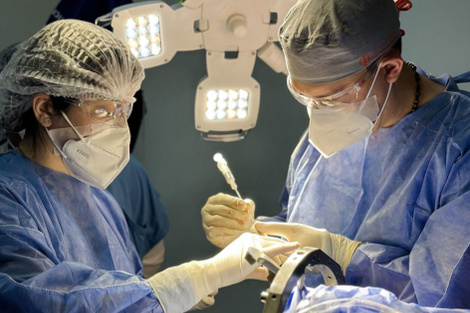 La paciente presentaba una lesión que se localizó en la profundidad del cerebro.