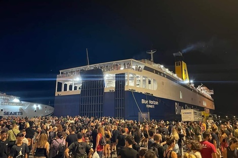 Estupor en Grecia: tiraron a un hombre desde un ferry al mar porque llegaba tarde y se ahogó