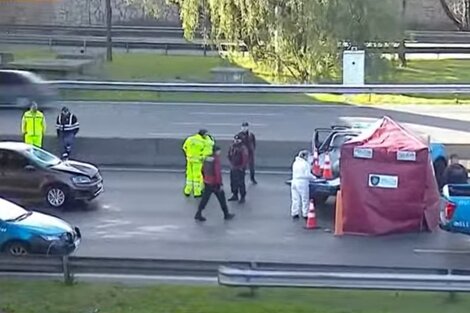 Una mujer murió atropellada en la General Paz mientras intentaba cruzarla a pie. (Foto: captura de video)