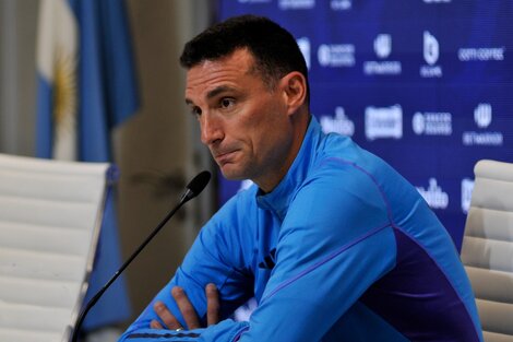 Scaloni durante la conferencia de prensa en el predio de Ezeiza