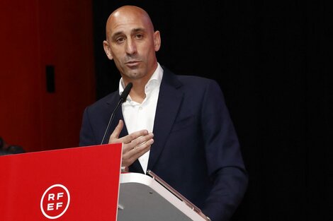 "Voy a dimitir, sí, porque no quiero continuar mi trabajo", agregó Rubiales en una entrevista televisiva