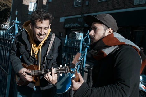 “Una película de gira”: la magia en el asombro cotidiano