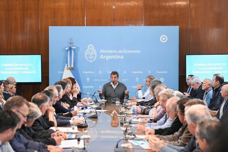 El candidato a presidente de Unión por la Patria mantuvo un encuentro con la CGT para tomar la medida