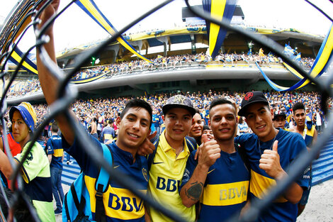 Hinchas de Boca festejan el día del Hincha de Boca.