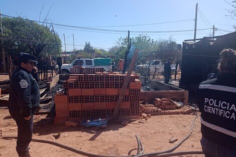 Un hombre y su bisnieta murieron en el incendio de casillas precarias