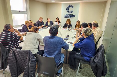 Se fragmentó la intersindical docente y el gobierno acordó sólo con 3 gremios