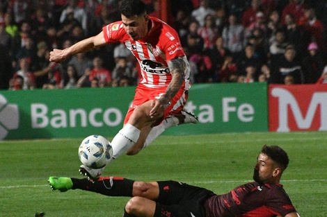 Noche de goleadores en Instituto-Colón, pero Maravilla fue más que Wanchope