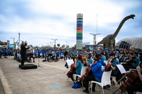 Pibes a toda orquesta en Tecnópolis