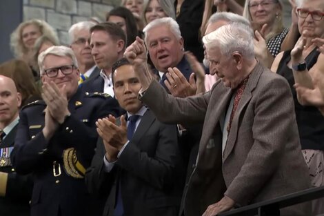 Legisladores canadienses y Zelenski --fuera de cuadro-- saludaron a un ex SS.