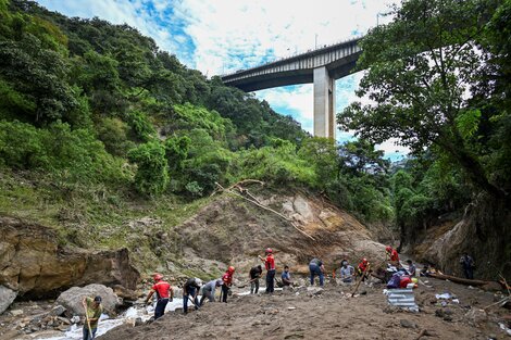 Tragedia en Guatemala: 18 desaparecidos por la crecida de un río  (Fuente: AFP)