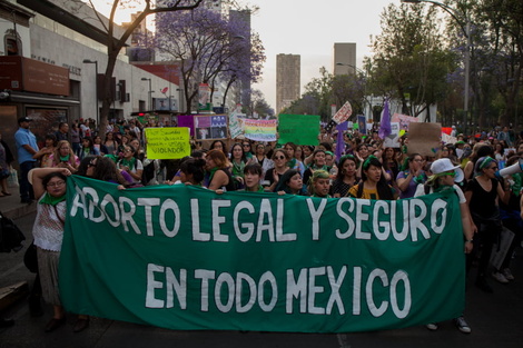 Cada vez más mujeres estadounidenses cruzan la frontera para practicarse abortos