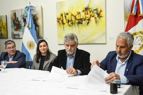 Filmus y el intendente Jorge Berti.