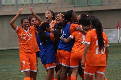 Fútbol femenino: multan a 25 clubes en Chile por incumplir pautas de profesionalización