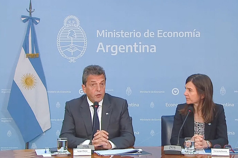 Sergio Massa, ministro de Economía, y Fernanda Raverta, titular de ANSES, al hacerf el anuncio