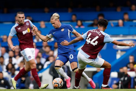 El insólito problema de los jugadores del Aston Villa con sus camisetas