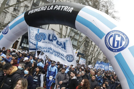 La CGT se moviliza al Congreso para celebrar la reforma de Ganancias