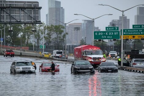 Nueva York bajo el agua y en "estado de emergencia" por fuertes lluvias
