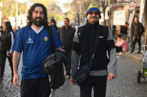 Federico Kotlar y Gaspar Zimmermann, hinchas de la Selección y de Atlanta. Son judíos, pero "las promesas hay que cumplirlas". 