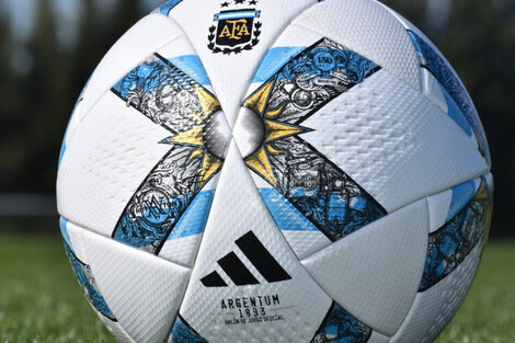 Pelota Adidas "Argentum 1893" de la Copa de la Liga 2023